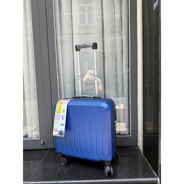 Sleeve là lớp vỏ bảo vệ bằng nhựa dẻo, da, hoặc vải nỉ, thiết kế vừa vặn với kích thước laptop. (Ảnh 3)