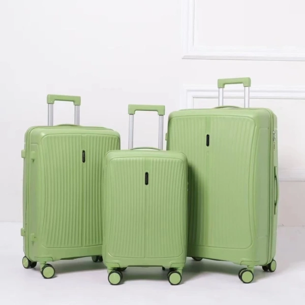 Khi vali thời trang nhựa dẻo chịu va đập liên tục, điều bất ngờ lại xảy ra ở lớp bảo vệ chống bể vỡ - Ảnh 1