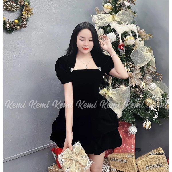 Đầm công chúa thường được thiết kế với lớp lớp vải xếp ly, vòng lăn, hoặc các lớp lớp chất liệu “bông” để tạo độ rộng, độ dày và cảm giác “đánh hơi” khi bước đi. (Ảnh 2)