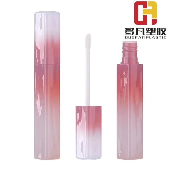 Trong những lựa chọn phổ biến hiện nay, vỏ son kem 4 ml Ombre hồng trắng của Panda Store được nhiều nhà làm son handmade yêu thích. (Ảnh 3) Trong những lựa chọn phổ biến hiện nay, vỏ son kem 4 ml Ombre hồng trắng của Panda Store được nhiều nhà làm son handmade yêu thích. (Ảnh 3)