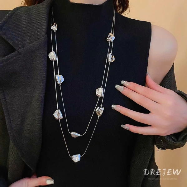 Một vòng cổ đẹp không chỉ cần lựa chọn đúng mà còn cần được chăm sóc đúng cách. (Ảnh 5) Một vòng cổ đẹp không chỉ cần lựa chọn đúng mà còn cần được chăm sóc đúng cách. (Ảnh 5)