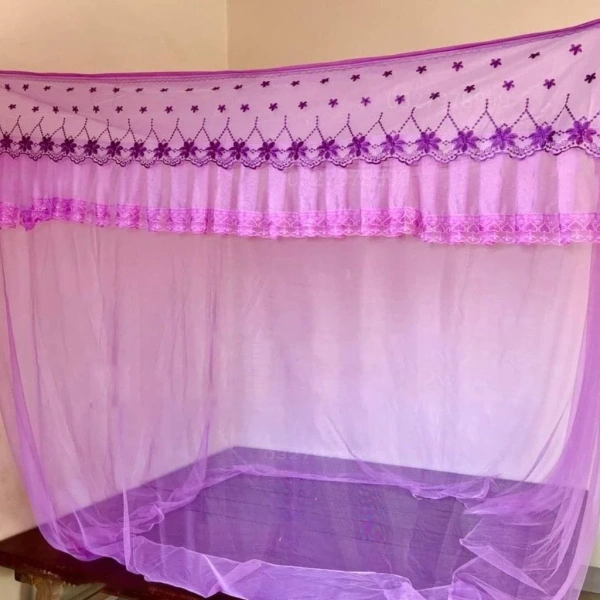 Không gian mở rộng nhờ màn rè không cửa, nhưng độ dày vải Thái thường khiến ánh sáng buổi sáng trở nên yếu ốp. - Ảnh 1