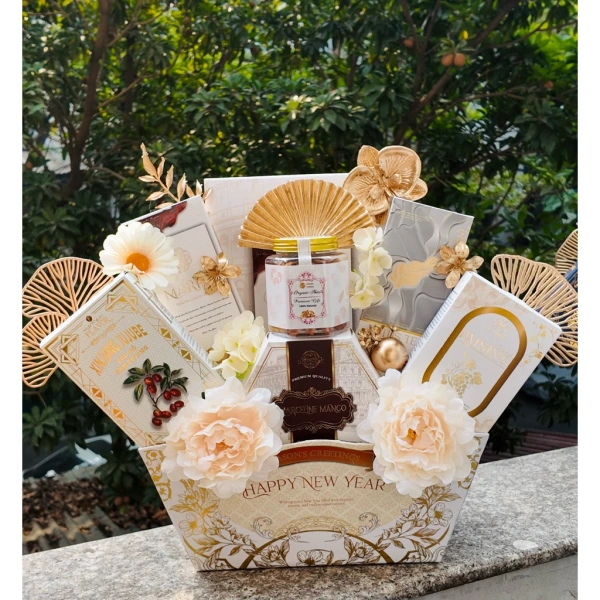 Trong thế giới quà tặng, người tiêu dùng thường bối rối giữa việc lựa chọn khay giấy, túi vải hoặc hộp nhựa. (Ảnh 4) Trong thế giới quà tặng, người tiêu dùng thường bối rối giữa việc lựa chọn khay giấy, túi vải hoặc hộp nhựa. (Ảnh 4)