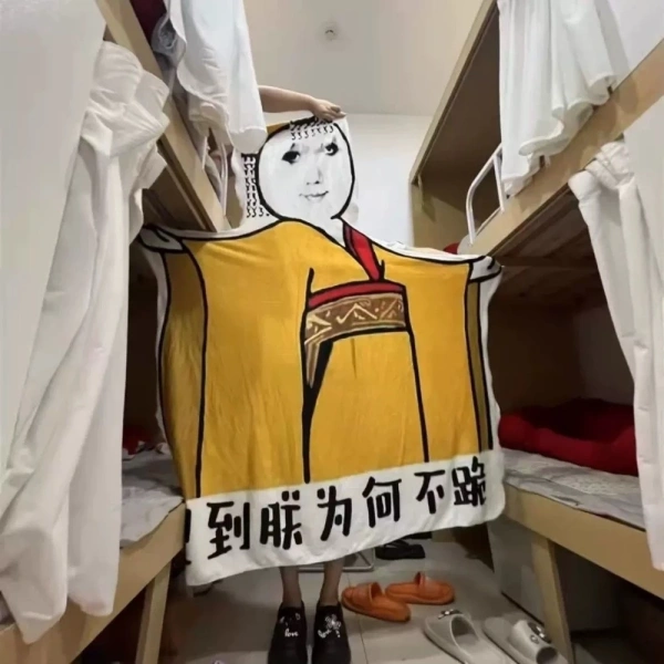 Với công nghệ nhuộm sâu và chất liệu polyester, màu sắc thường duy trì độ tươi sáng qua ít nhất 20-30 lần giặt khi tuân thủ hướng dẫn giặt đúng cách. (Ảnh 5)
