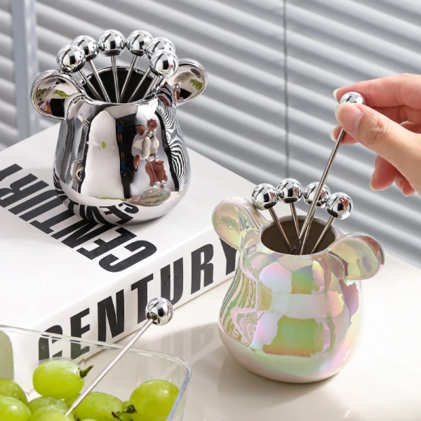 Rất nhiều bộ dĩa inox sang trọng hiện nay đi kèm với hộp đựng hoặc đế trang trí. (Ảnh 3)