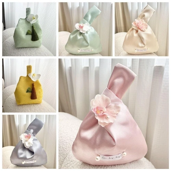 Nhìn vào bảng trên, rõ ràng túi xách phong cách Trung Quốc mang lại sự cân bằng giữa thẩm mỹ, khả năng sắp xếp và độ tiện dụng, nhất là với những người cần mang ít nhưng đủ đầy. (Ảnh 3) Nhìn vào bảng trên, rõ ràng túi xách phong cách Trung Quốc mang lại sự cân bằng giữa thẩm mỹ, khả năng sắp xếp và độ tiện dụng, nhất là với những người cần mang ít nhưng đủ đầy. (Ảnh 3)