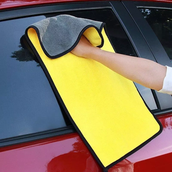 Khi tiếp xúc với nước hoặc chất tẩy rửa, sợi microfibre sẽ “đởm” nhanh chóng, tạo ra một lớp màng ẩm mỏng. (Ảnh 2)