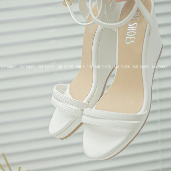 Quai ngang (strap) không chỉ là chi tiết thẩm mỹ. (Ảnh 2)