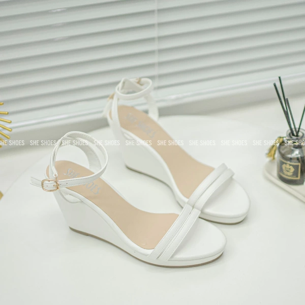 Không chỉ lựa chọn đúng mẫu sandal, mà việc bảo quản đúng cách cũng góp phần duy trì cảm giác êm ái và tuổi thọ sản phẩm. (Ảnh 4)