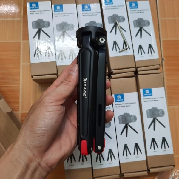 Độ ổn định của tripod không chỉ phụ thuộc vào trọng lượng tổng thể mà còn dựa trên cấu trúc ba chân, vật liệu chế tạo và cách thiết kế các điểm tiếp xúc với nền. (Ảnh 2) Độ ổn định của tripod không chỉ phụ thuộc vào trọng lượng tổng thể mà còn dựa trên cấu trúc ba chân, vật liệu chế tạo và cách thiết kế các điểm tiếp xúc với nền. (Ảnh 2)