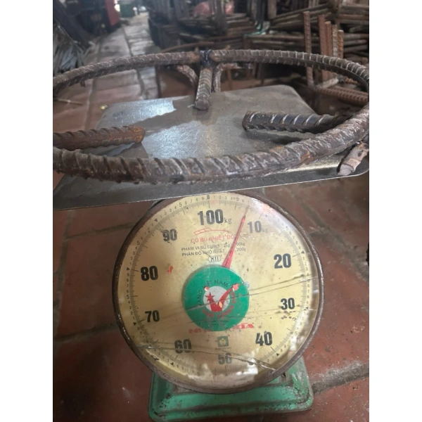 Trong thực tiễn, gia đình sử dụng kiềng này thường phản hồi rằng thời gian luộc bánh chưng giảm từ 10‑12 giờ xuống còn khoảng 8‑9 giờ, đồng thời giảm bớt hiện tượng “bánh chưng bị lộ hơi nước” ở lớp lá ngoài. (Ảnh 4) Trong thực tiễn, gia đình sử dụng kiềng này thường phản hồi rằng thời gian luộc bánh chưng giảm từ 10‑12 giờ xuống còn khoảng 8‑9 giờ, đồng thời giảm bớt hiện tượng “bánh chưng bị lộ hơi nước” ở lớp lá ngoài. (Ảnh 4)