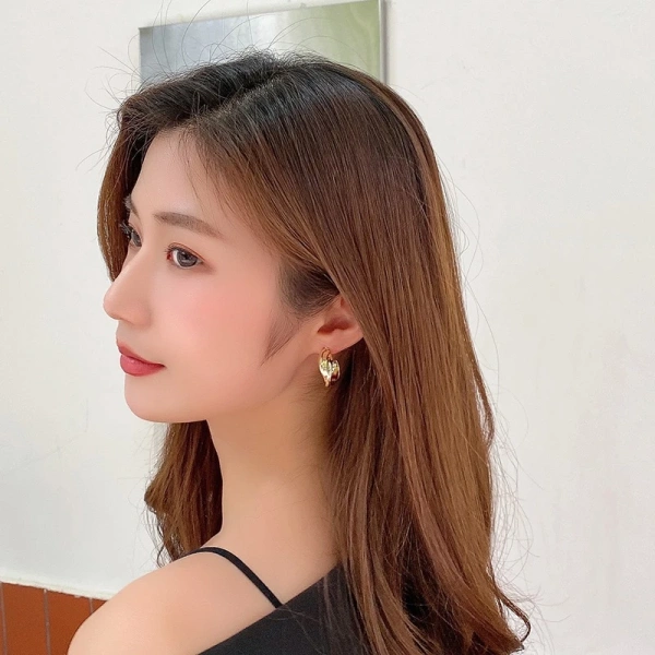 Đây là một sản phẩm của thương hiệu Pim Pim Accessories, được sản xuất tại Hàn Quốc, chất liệu hợp kim cao cấp mạ vàng. (Ảnh 5) Đây là một sản phẩm của thương hiệu Pim Pim Accessories, được sản xuất tại Hàn Quốc, chất liệu hợp kim cao cấp mạ vàng. (Ảnh 5)