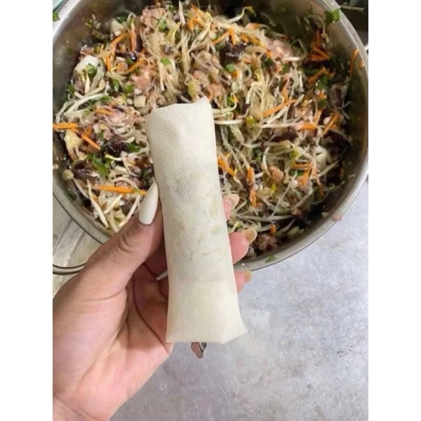 Không phải lá bì nào cũng được làm từ nguyên liệu chất lượng cao. (Ảnh 2) Không phải lá bì nào cũng được làm từ nguyên liệu chất lượng cao. (Ảnh 2)