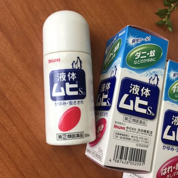 Một chi tiết phụ nhỏ: Khi xử lý vết muỗi trên mặt trẻ, bạn nên lăn lên lòng tay trước rồi nhẹ nhàng xoa lên da. (Ảnh 3) Một chi tiết phụ nhỏ: Khi xử lý vết muỗi trên mặt trẻ, bạn nên lăn lên lòng tay trước rồi nhẹ nhàng xoa lên da. (Ảnh 3)