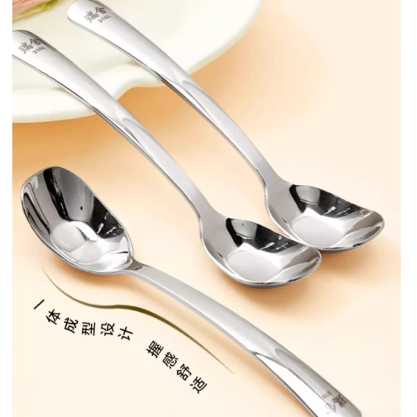Đối với bé đang trong giai đoạn phát triển răng miệng, việc chọn một công cụ có đầu tròn, không gò, không gọt là cực kỳ quan trọng. (Ảnh 2) Đối với bé đang trong giai đoạn phát triển răng miệng, việc chọn một công cụ có đầu tròn, không gò, không gọt là cực kỳ quan trọng. (Ảnh 2)