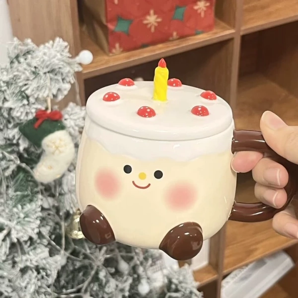 Ly sứ, dù có chất liệu cao cấp, vẫn cần được chăm sóc đúng cách để tránh trầy xước, nứt vỡ hay mất màu men. (Ảnh 5)