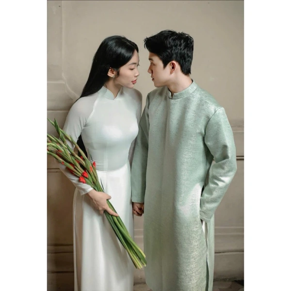 Mặc áo dài cách tân trong dịp Tết: từ tự tin tới lo lắng về sự phù hợp với truyền thống - Ảnh 2 Mặc áo dài cách tân trong dịp Tết: từ tự tin tới lo lắng về sự phù hợp với truyền thống - Ảnh 2