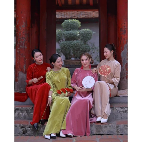 Không phải mọi áo dài suông tay lỡ loe đều mang lại cảm giác nhẹ nhàng. (Ảnh 2) Không phải mọi áo dài suông tay lỡ loe đều mang lại cảm giác nhẹ nhàng. (Ảnh 2)