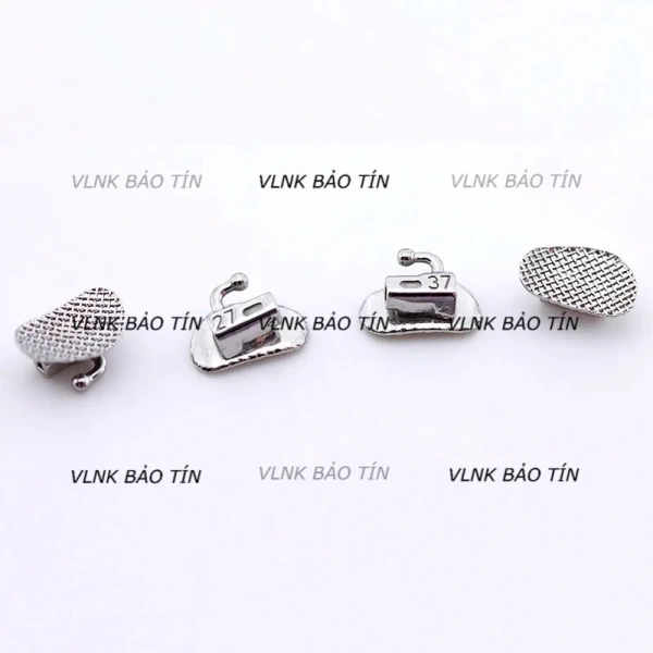 Q: Mắc cài thép không gỉ có gây dị ứng không?A: Thép không gỉ y tế được kiểm chứng không gây phản ứng dị ứng đối với phần lớn người, tuy nhiên nếu bệnh nhân có tiền sử dị ứng kim loại nặng, cần thảo luận với bác sĩ trước khi sử dụng. (Ảnh 5) Q: Mắc cài thép không gỉ có gây dị ứng không?A: Thép không gỉ y tế được kiểm chứng không gây phản ứng dị ứng đối với phần lớn người, tuy nhiên nếu bệnh nhân có tiền sử dị ứng kim loại nặng, cần thảo luận với bác sĩ trước khi sử dụng. (Ảnh 5)