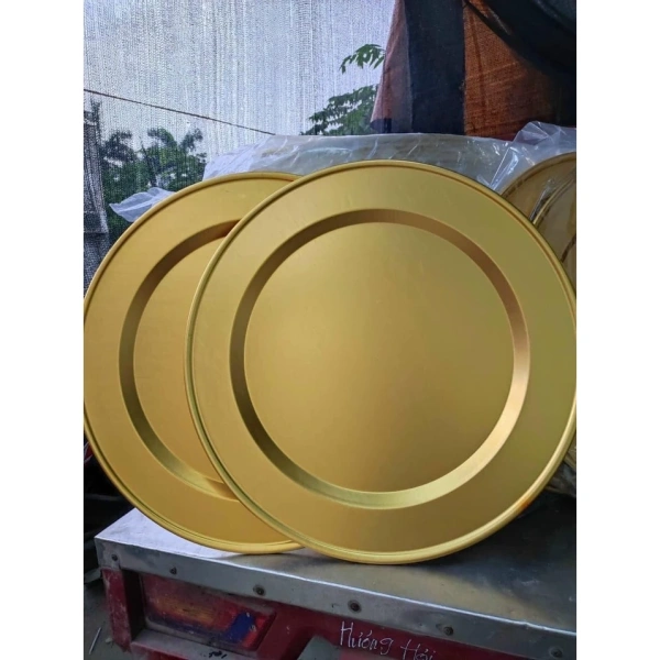 Dù là vật liệu bền, mâm nhôm mạ vàng vẫn cần một quy trình bảo quản đúng cách để duy trì độ sáng bóng và tuổi thọ. (Ảnh 3) Dù là vật liệu bền, mâm nhôm mạ vàng vẫn cần một quy trình bảo quản đúng cách để duy trì độ sáng bóng và tuổi thọ. (Ảnh 3)
