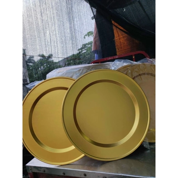 Dù là vật liệu bền, mâm nhôm mạ vàng vẫn cần một quy trình bảo quản đúng cách để duy trì độ sáng bóng và tuổi thọ. (Ảnh 5) Dù là vật liệu bền, mâm nhôm mạ vàng vẫn cần một quy trình bảo quản đúng cách để duy trì độ sáng bóng và tuổi thọ. (Ảnh 5)