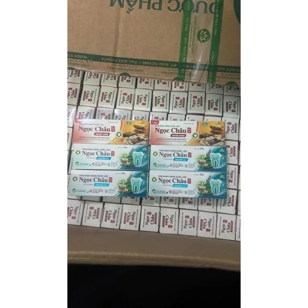 Khi quyết định mua kem đánh răng mini, người tiêu dùng thường gặp nhiều lựa chọn với thành phần, kích thước, và mức giá khác nhau. (Ảnh 3) Khi quyết định mua kem đánh răng mini, người tiêu dùng thường gặp nhiều lựa chọn với thành phần, kích thước, và mức giá khác nhau. (Ảnh 3)