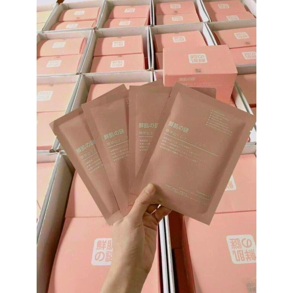 Đa số mặt nạ giấy collagen trên thị trường chứa các dạng peptide collagen hoặc hydrolyzed collagen dưới dạng bột, gel hoặc dạng dung dịch hòa tan trong serum. (Ảnh 2)