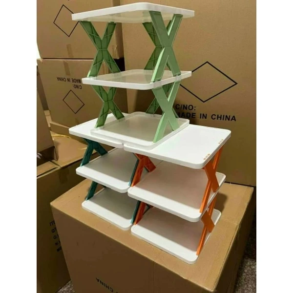 Ví dụ, một chiếc kệ để giày dép 5 tầng nhựa cao cấp từ shop Nội trợ Xanh đáp ứng hầu hết những tiêu chí trên: chiều sâu 26 cm, cấu trúc lắp ghép nhanh, chất liệu PVC chịu lực cao, và các thanh inox không gỉ giúp tăng độ bền. (Ảnh 3) Ví dụ, một chiếc kệ để giày dép 5 tầng nhựa cao cấp từ shop Nội trợ Xanh đáp ứng hầu hết những tiêu chí trên: chiều sâu 26 cm, cấu trúc lắp ghép nhanh, chất liệu PVC chịu lực cao, và các thanh inox không gỉ giúp tăng độ bền. (Ảnh 3)