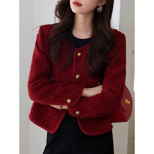 Tweed vốn là loại vải len dệt nắn dày, thường được sử dụng cho các áo khoác ngoài, áo vest và áo dài. (Ảnh 2) Tweed vốn là loại vải len dệt nắn dày, thường được sử dụng cho các áo khoác ngoài, áo vest và áo dài. (Ảnh 2)