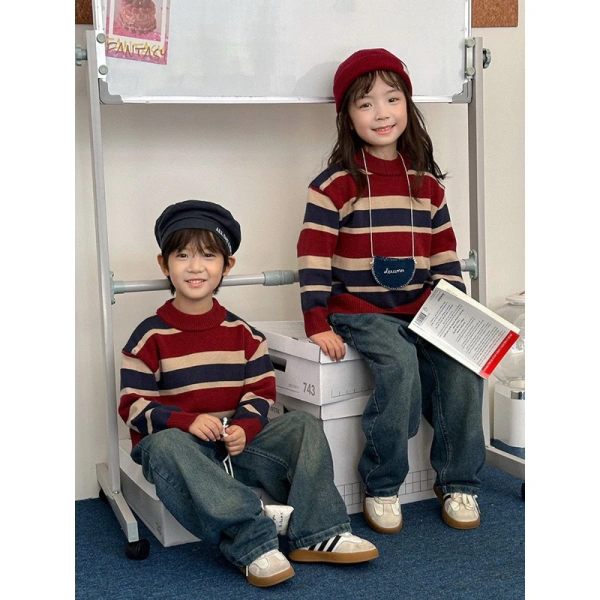 Sản phẩm Set áo len đồ đôi couple, đồ gia đình cho cả nhà - Áo len kẻ sọc đỏ cực chất hiện đang được giảm giá đặc biệt, giá gốc 390.400 VND, còn 320.000 VND. (Ảnh 4)