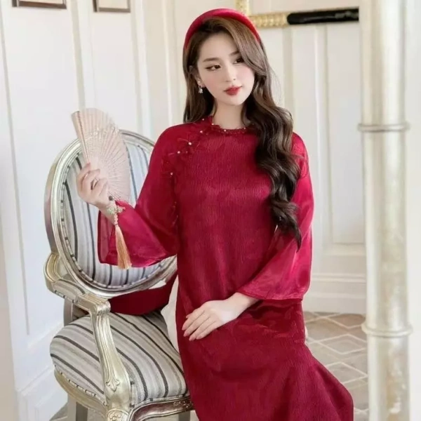 Đối với áo dài truyền thống, chất liệu thường là lụa hoặc satin. (Ảnh 3) Đối với áo dài truyền thống, chất liệu thường là lụa hoặc satin. (Ảnh 3)