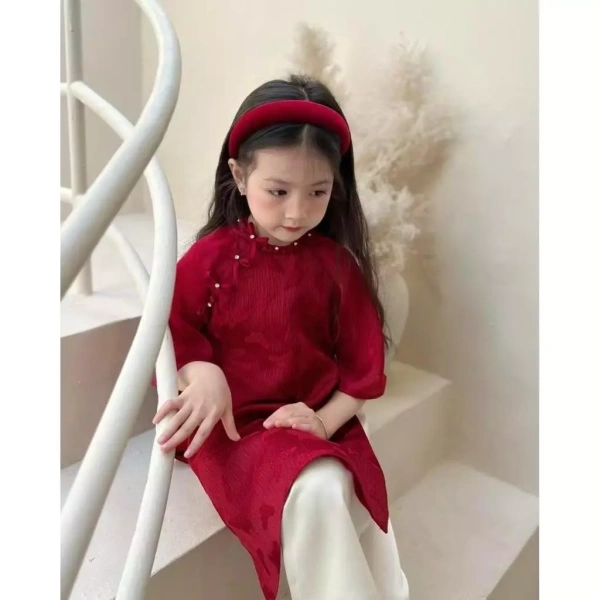 Đây là một giải pháp thực tiễn cho những gia đình muốn “đồng màu” nhưng vẫn muốn giữ được sự khác biệt nhẹ nhàng giữa mẫu áo mẹ và con. (Ảnh 4) Đây là một giải pháp thực tiễn cho những gia đình muốn “đồng màu” nhưng vẫn muốn giữ được sự khác biệt nhẹ nhàng giữa mẫu áo mẹ và con. (Ảnh 4)