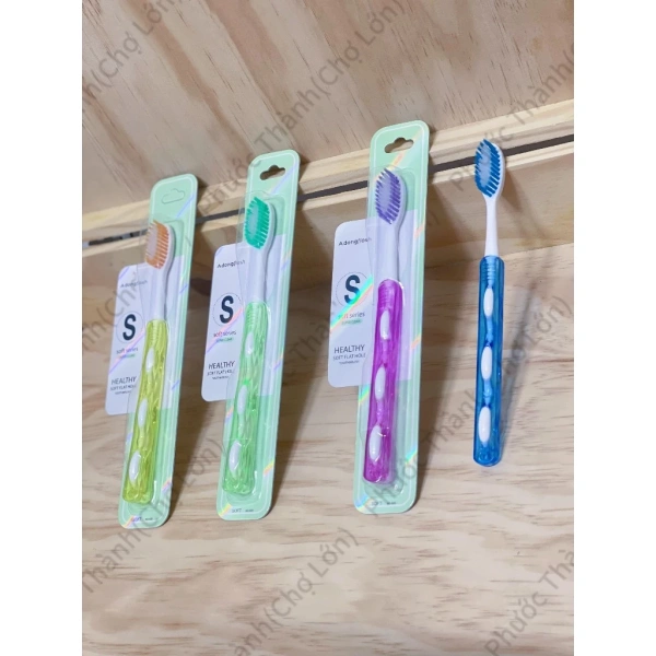 Giá của một hộp 30 cây Bàn chải đánh răng AdongFlosh (giá niêm yết 215 777 VND, giá ưu đãi 178 328 VND) thực sự hấp dẫn so với mua lẻ, nhưng nếu bạn chỉ dùng được khoảng 15‑20 cây trong một năm, phần còn lại sẽ “đóng băng” trong tủ. (Ảnh 3) Giá của một hộp 30 cây Bàn chải đánh răng AdongFlosh (giá niêm yết 215 777 VND, giá ưu đãi 178 328 VND) thực sự hấp dẫn so với mua lẻ, nhưng nếu bạn chỉ dùng được khoảng 15‑20 cây trong một năm, phần còn lại sẽ “đóng băng” trong tủ. (Ảnh 3)