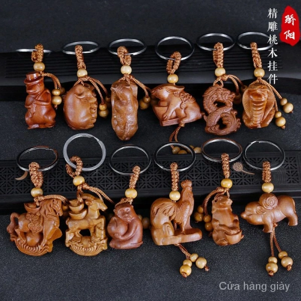 Móc khóa gỗ dành cho hành lý: Khi vẻ may mắn lại giảm độ bám chắc trong hành trình. - Ảnh 1