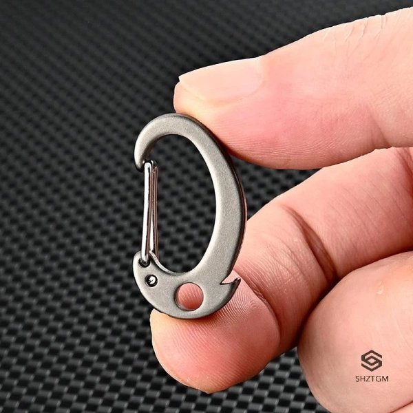 Móc khóa titan chịu lực vượt trội nhưng tay mở nhanh lại gây bất ngờ trong những lần dùng thường - Ảnh 1