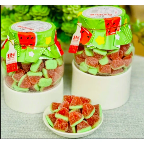 Khi muốn tạo điểm nhấn trên mâm bánh kẹo Tết, nhiều gia đình chọn Combo 3 hũ Kẹo Gôm Donglaoban 220g. (Ảnh 3)