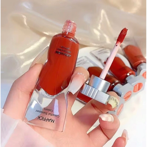 Một trong những chiến lược hiệu quả nhất là layering – dùng các sản phẩm dưỡng môi theo từng lớp, từ nhẹ đến nặng. (Ảnh 4)