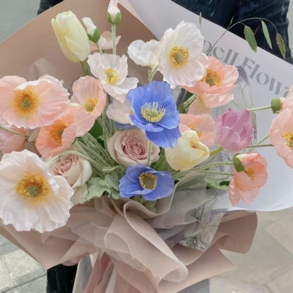 Hoa lụa không chỉ đẹp mà còn dễ dàng bảo quản. (Ảnh 3) Hoa lụa không chỉ đẹp mà còn dễ dàng bảo quản. (Ảnh 3)