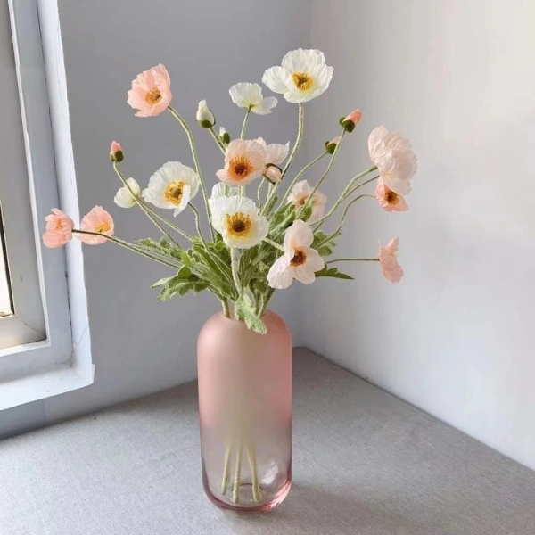 Một cành hoa lụa ba bông một nụ trong phòng có thể thay đổi cảm giác không gian hơn cả ánh sáng - Ảnh 5 Một cành hoa lụa ba bông một nụ trong phòng có thể thay đổi cảm giác không gian hơn cả ánh sáng - Ảnh 5