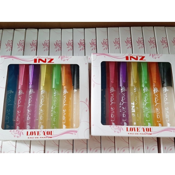 Một chai nước hoa 8 ml hứa hẹn mùi thơm lâu, nhưng thực tế thường chỉ đủ cho một buổi. - Ảnh 1