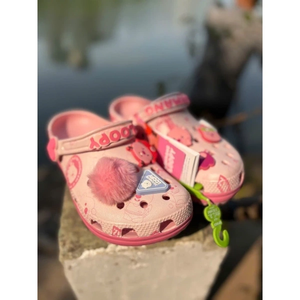 Khi con người đứng, trọng lực được truyền từ sàn qua giày tới các khớp và dây chằng. (Ảnh 3) Khi con người đứng, trọng lực được truyền từ sàn qua giày tới các khớp và dây chằng. (Ảnh 3)