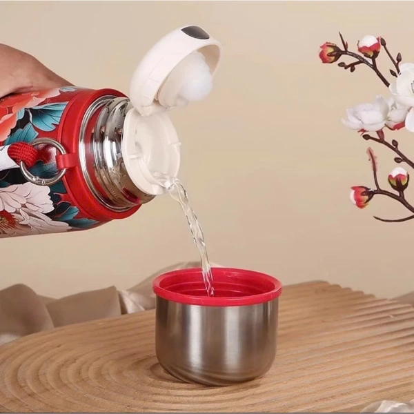 Người dùng có thể dùng nắp như cốc trực tiếp mà không cần tháo ra, giảm tối đa thời gian lấy đồ uống trong các buổi họp bận rộn. (Ảnh 4) Người dùng có thể dùng nắp như cốc trực tiếp mà không cần tháo ra, giảm tối đa thời gian lấy đồ uống trong các buổi họp bận rộn. (Ảnh 4)