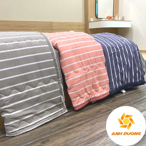 Thực hiện những quy tắc đơn giản này sẽ giúp chăn luôn trong tình trạng “như mới”, kéo dài tuổi thọ và duy trì cảm giác mát nhẹ mỗi khi cần. (Ảnh 4)