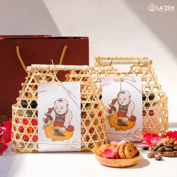 La'zen, một thương hiệu địa phương chuyên cung cấp các món quà sang trọng và thân thiện môi trường, đã cho ra mắt Giỏ quà Tết 2026 TÂN NIÊN, PHÚC LỘC bằng mây tre đan. (Ảnh 5)