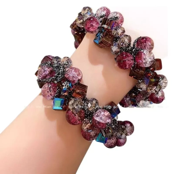 Một chiếc phụ kiện đẹp sẽ mất dần hiệu quả nếu dây buộc bị mòn, mất đàn hồi hoặc bám dính bụi bẩn. (Ảnh 5) Một chiếc phụ kiện đẹp sẽ mất dần hiệu quả nếu dây buộc bị mòn, mất đàn hồi hoặc bám dính bụi bẩn. (Ảnh 5)
