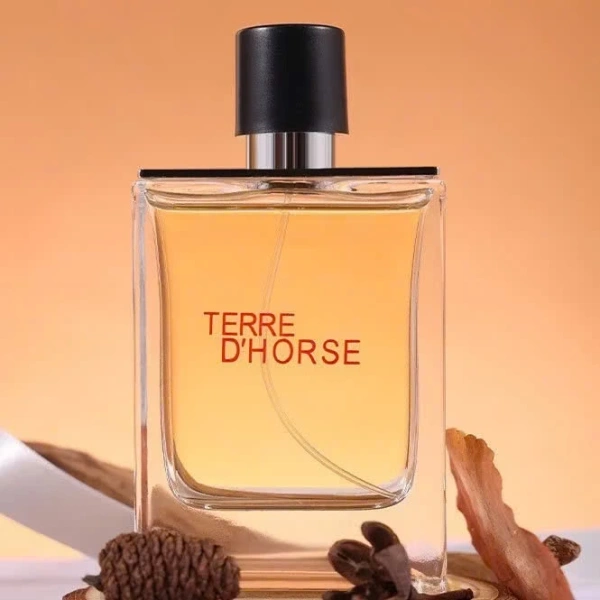 Trong thế giới nước hoa, hương đầu (top notes), hương giữa (middle notes) và hương cuối (base notes) quyết định cách mà mùi thơm phát triển trên da. (Ảnh 3)