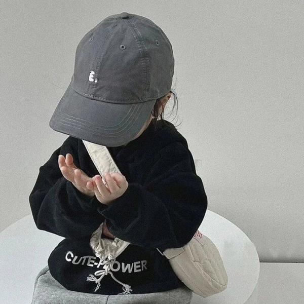 Những yếu tố trên khi kết hợp cùng một chiếc mũ điều chỉnh chất lượng sẽ giúp bé không chỉ “trông lý tưởng” mà còn “cảm thấy thoải mái” trong mọi hoạt động ngoài trời. (Ảnh 5) Những yếu tố trên khi kết hợp cùng một chiếc mũ điều chỉnh chất lượng sẽ giúp bé không chỉ “trông lý tưởng” mà còn “cảm thấy thoải mái” trong mọi hoạt động ngoài trời. (Ảnh 5)
