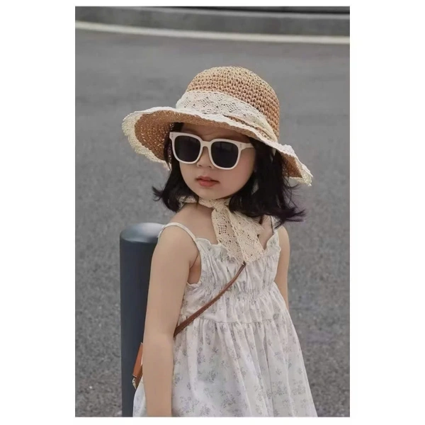 Khi mới lấy chiếc mũ ra từ hộp, cảm giác mát lành và nhẹ nhàng dường như khiến mọi lo âu về ánh nắng trở nên “đặt chỗ”. (Ảnh 2) Khi mới lấy chiếc mũ ra từ hộp, cảm giác mát lành và nhẹ nhàng dường như khiến mọi lo âu về ánh nắng trở nên “đặt chỗ”. (Ảnh 2)