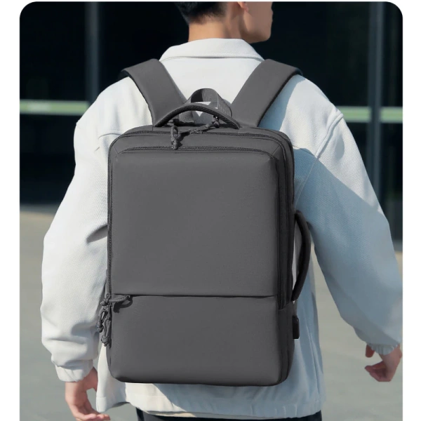Những yếu tố này không chỉ giúp bảo vệ laptop, mà còn bảo vệ những vật dụng khác như giấy tờ, sách giáo khoa, và các thiết bị điện tử phụ trợ. (Ảnh 3) Những yếu tố này không chỉ giúp bảo vệ laptop, mà còn bảo vệ những vật dụng khác như giấy tờ, sách giáo khoa, và các thiết bị điện tử phụ trợ. (Ảnh 3)