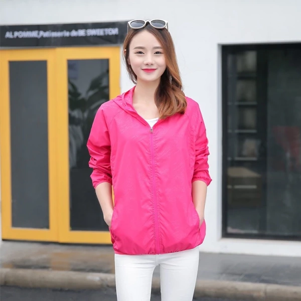 Áp dụng những bí quyết này sẽ giúp bạn tìm được chiếc áo khoác phù hợp, vừa bảo vệ khỏi mưa, vừa tạo cảm giác mát mẻ khi nhiệt độ tăng lên trong các ngày xuân ấm áp. (Ảnh 5) Áp dụng những bí quyết này sẽ giúp bạn tìm được chiếc áo khoác phù hợp, vừa bảo vệ khỏi mưa, vừa tạo cảm giác mát mẻ khi nhiệt độ tăng lên trong các ngày xuân ấm áp. (Ảnh 5)
